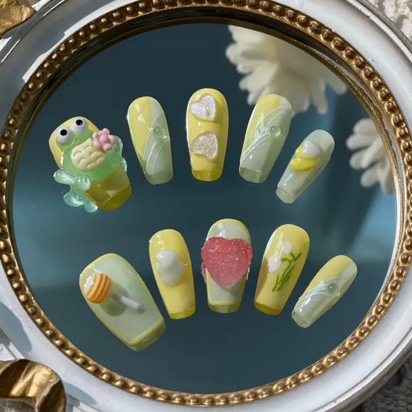 3D Press-On Nails with the cutest Charms! (Nail Glue Included!) - Picture 5 of 7